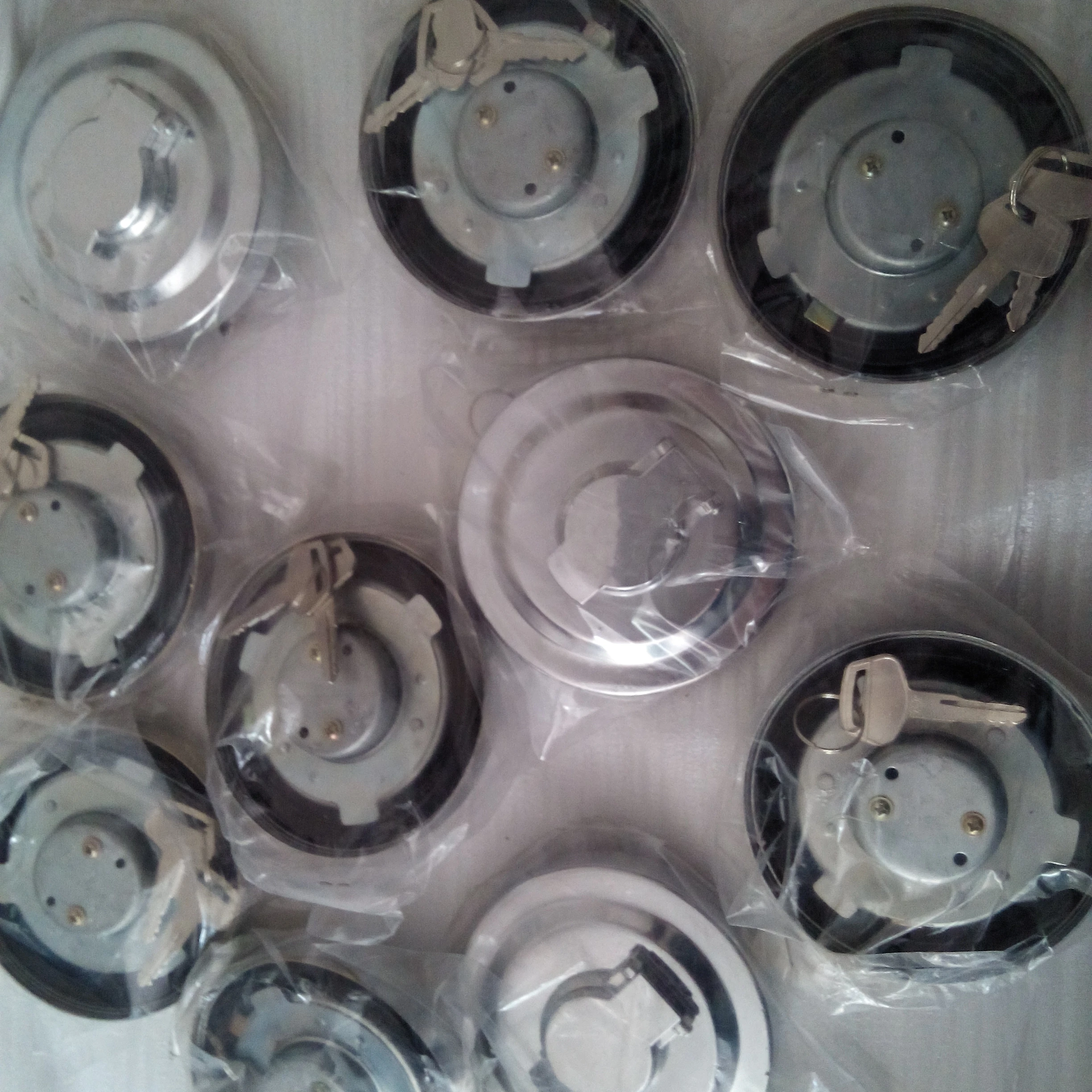 23Y-04B-02000 07050-21200 16Y-04C-02000 Fuel Tank Cap SD13, SD16, SD22, SD23 SD32 D65-8 Bulldozer