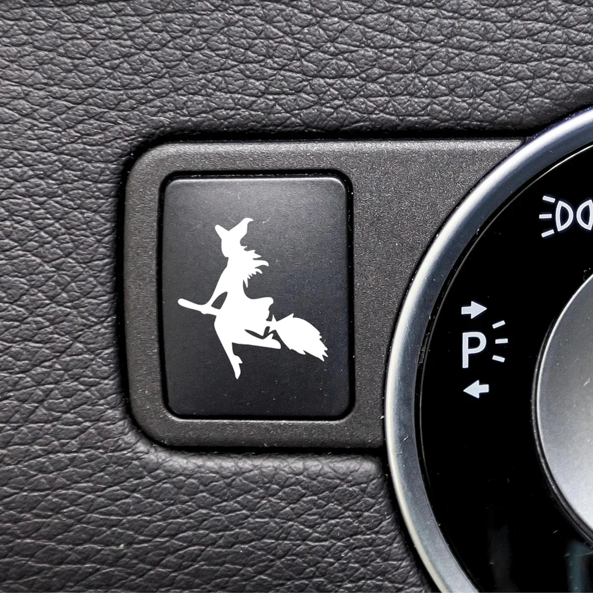 2 unidades de autocolantes de vinil com motivos de bruxa assustadora para botões de carro, decoração de interiores de automóveis para o Halloween, ace