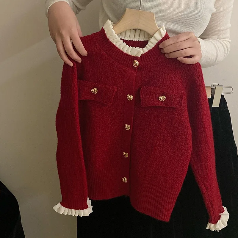 2024 New Girls Spring Autumn Red Top Knit Coat One Piece Fashion Loose Soft Wooden Ear Edge Splicing Heart Buckle Oudoor