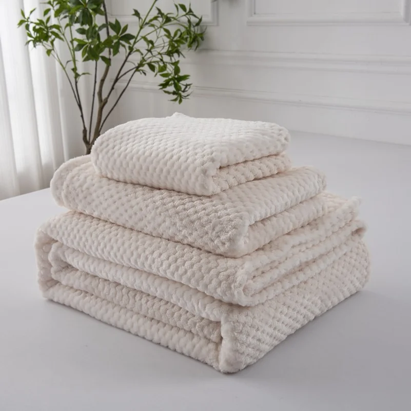 Thickened pineapple-patterned flannel blanket, pet blanket, air-conditioning blanket, gift blanket, coral fleece blanket