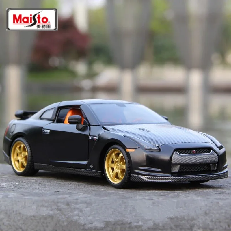 

1:24 2009 Nissan GTR Alloy Sports Car Model Diecasts Metal Racing Car Model High Simulation Collection Toy Gift