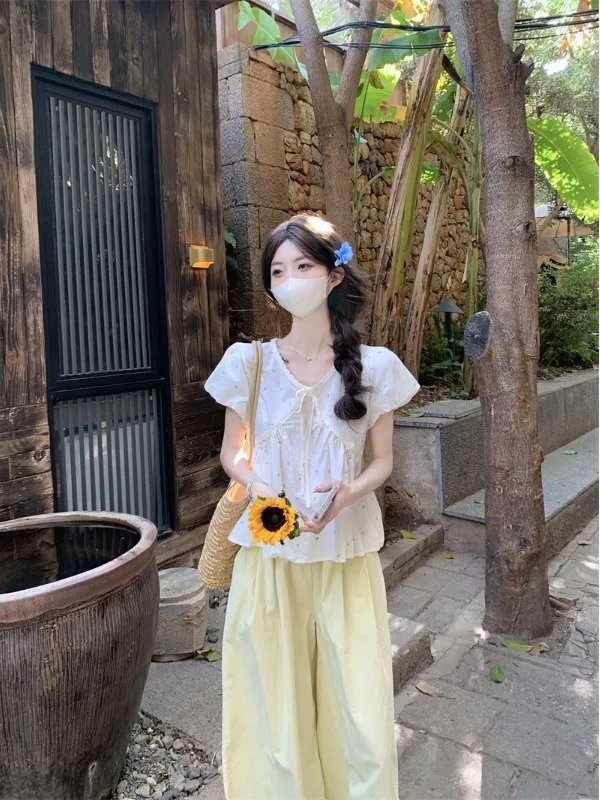 

Floral V-neck Splice Lace Short Sleeve Shirt Women's Spring 2026 New Style Elegant Youthful Gentle Top Korean Style