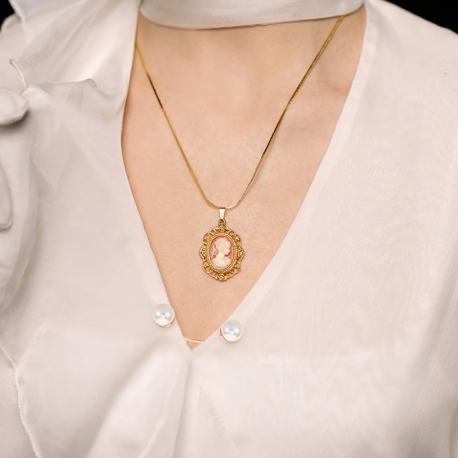 

5Pcs Women Metal Pearl Brooch Pins Hidden Clasp Antiwardrobe Malfunction Decorative Buttons for Clothes Metal Buttons