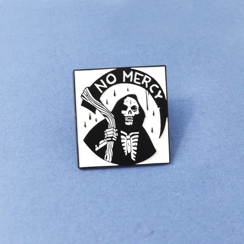 Brooch NO MERCY Black Cloak Death Skeleton Skull Punk Brooches Button Enamel Pins Lapel Jewelry brosch Halloween Death Sickle