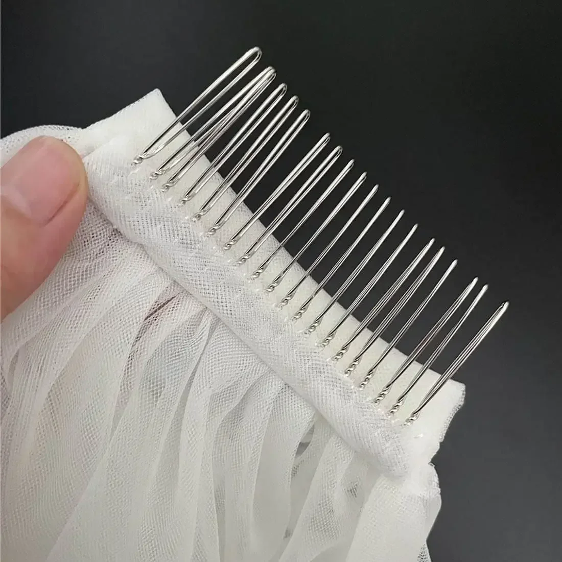 حجاب زفاف الزفاف مكون من طبقتين بحافة مقطوعة من التول مع مشط للنساء والفتيات