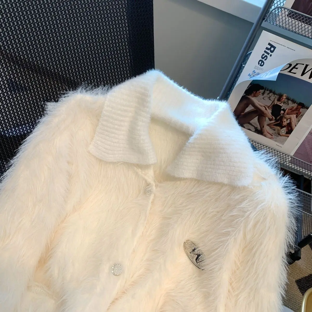 سترة من فرو المنك المخملي ذات طية صدر السترة الناعمة للنساء في الخريف والشتاء سترة صوفية محبوكة فريدة من نوعها