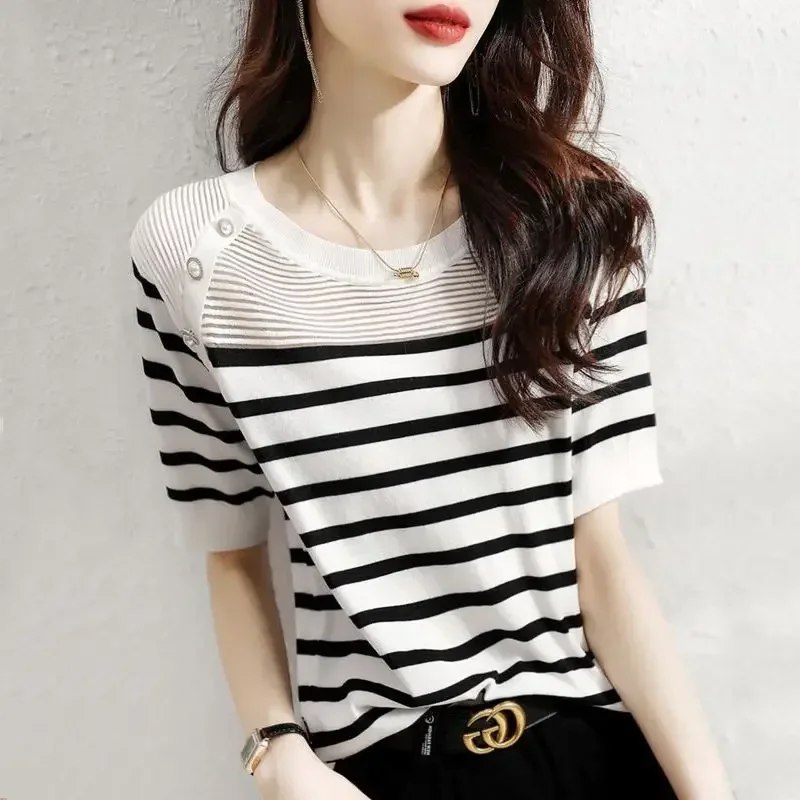 Ropa de mujer, jerseys a rayas de manga corta, moda coreana informal de verano, camiseta de punto con botones de perlas elegantes empalmados para uso diario, nueva