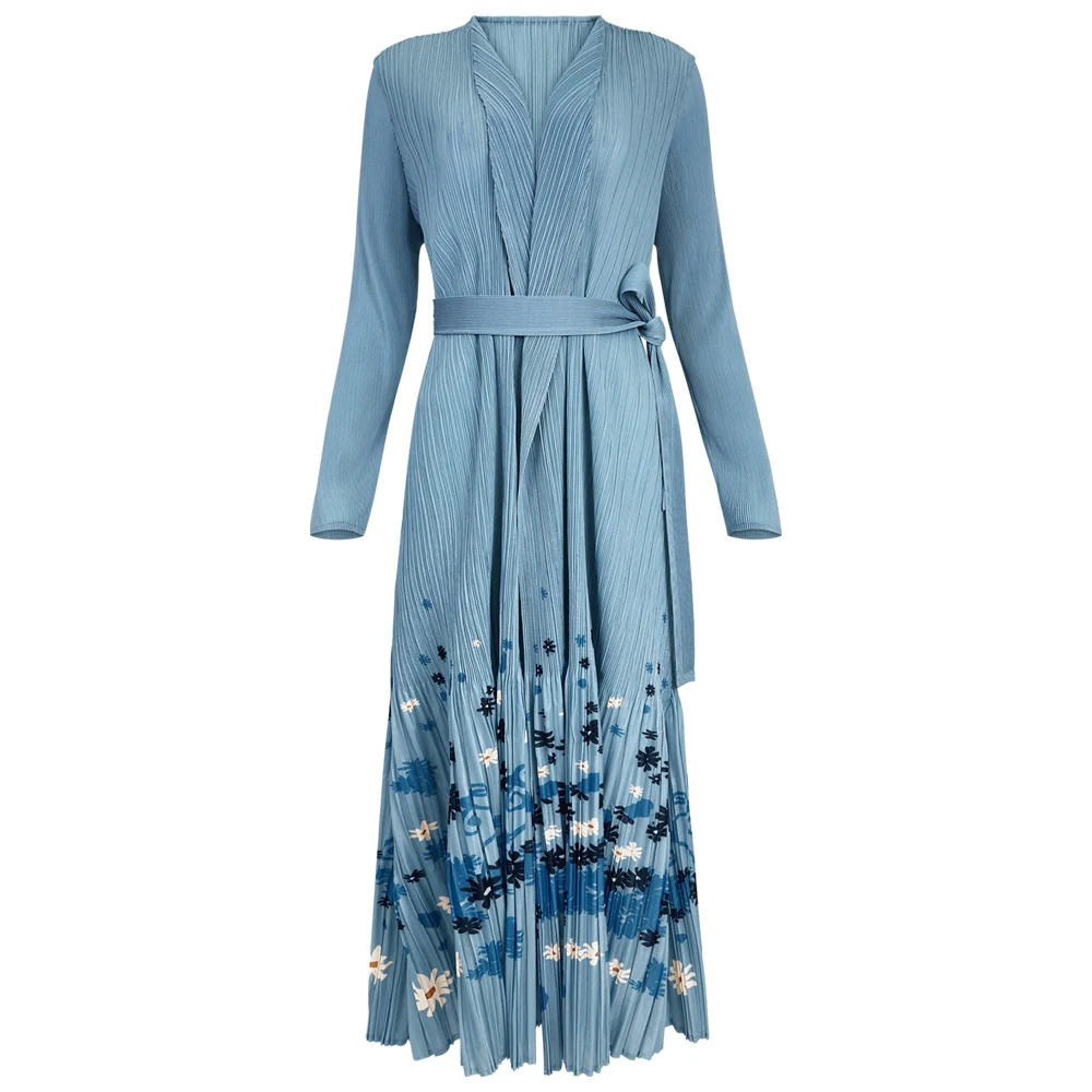 

Легкий и воздушный летний синий халат макси с цветочным принтом"