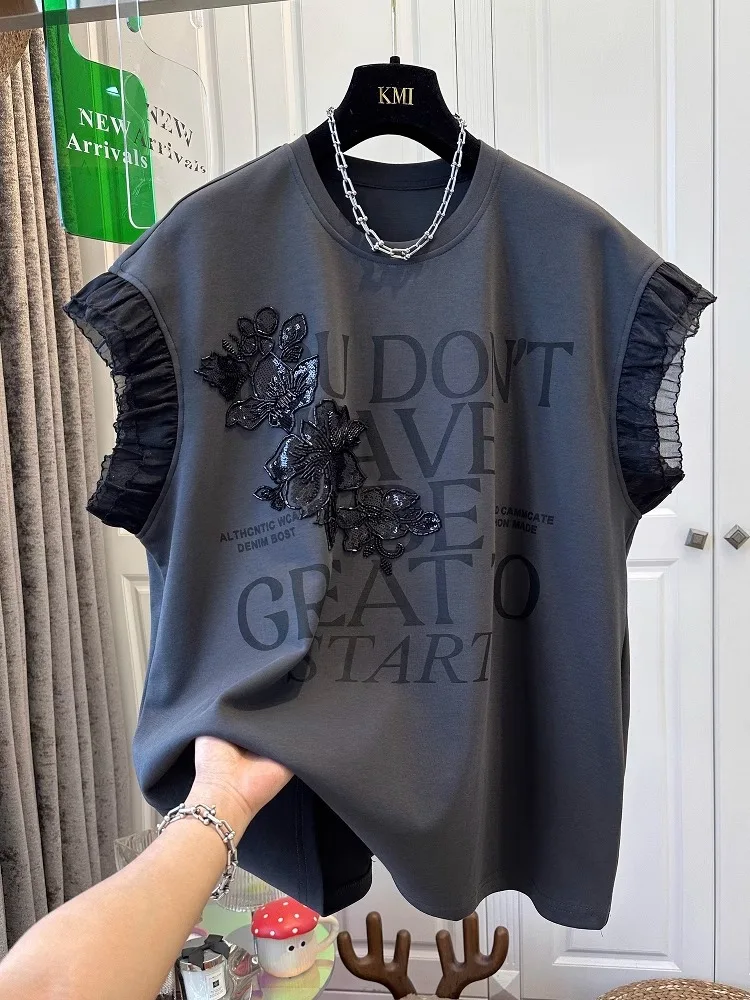 Camiseta de manga de mosca con estampado de malla y letras de cuentas de uñas de industria pesada, top holgado de moda con cuello redondo para mujer de verano 2025