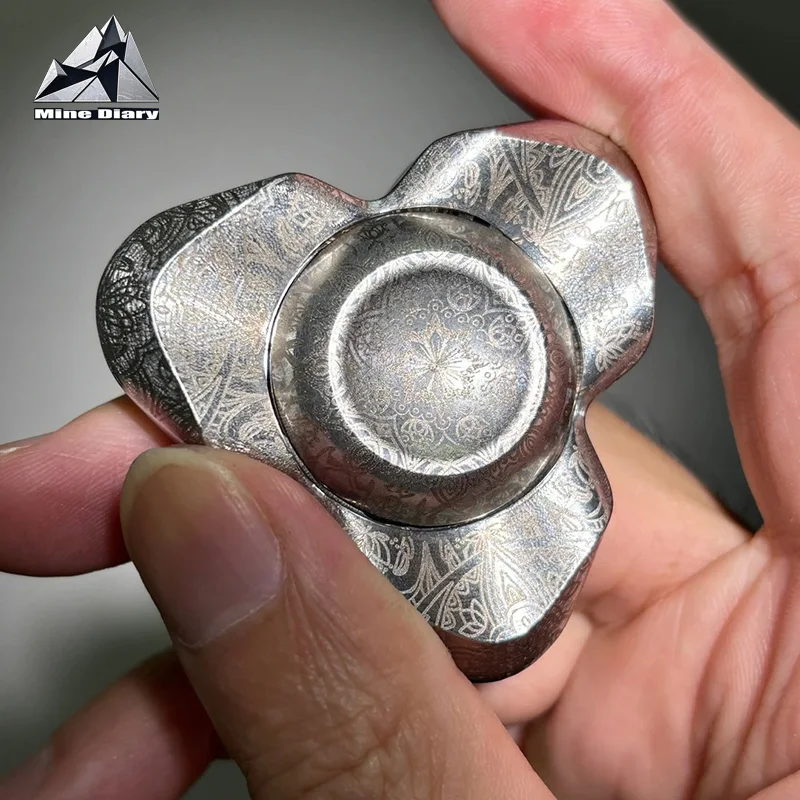 EDC Peacock Feather Fidget Toy Stainless Steel Hand Spinner ADHD Tool Desktop Stress Relieving and Relaxing Fidget Spinner Toys