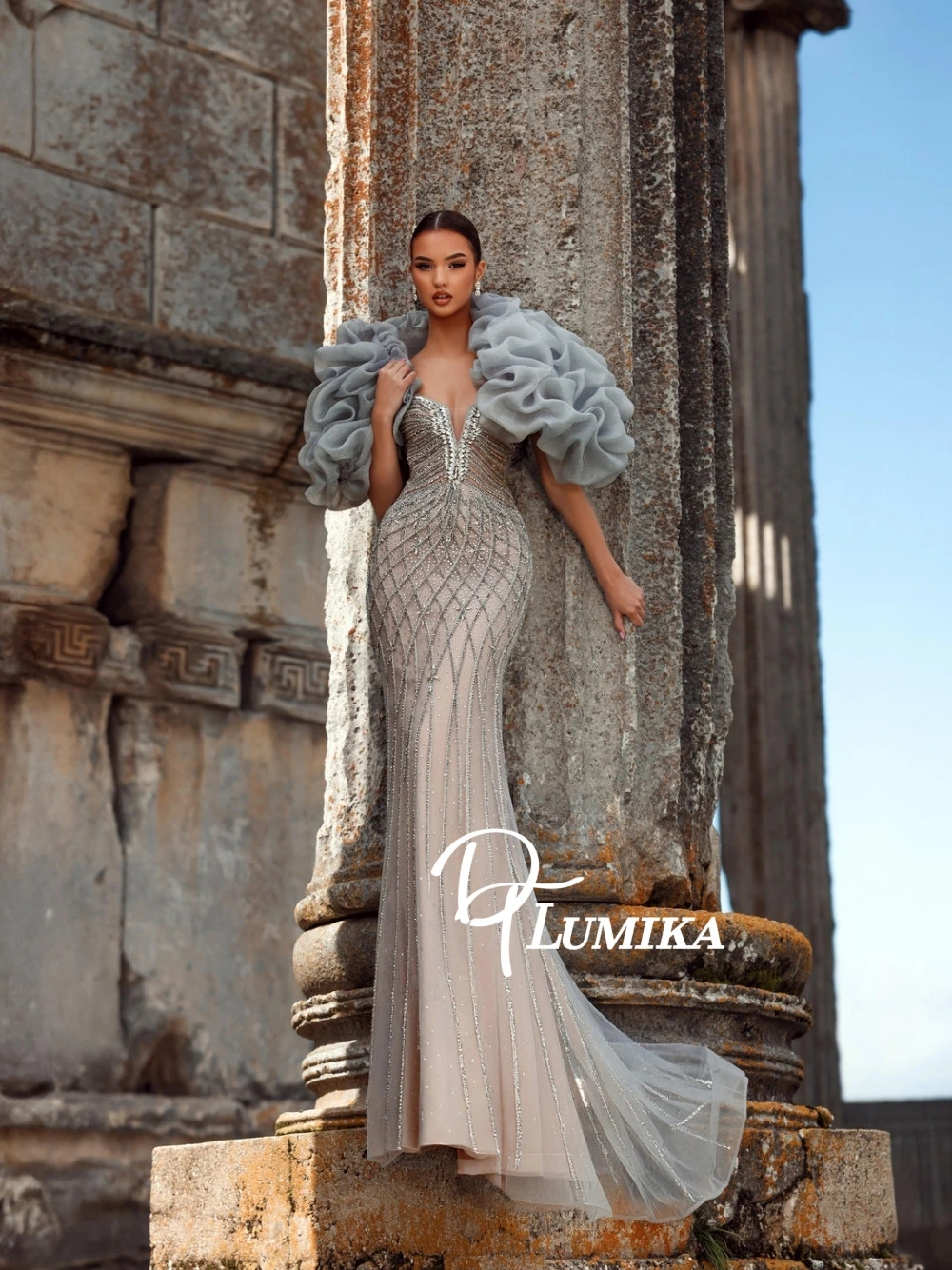 

Роскошное вечернее платье русалки с кристаллами и бисером с эффектными рюшами на рукавах и глубоким V-образным вырезом Вечернее платье для красной ковровой дорожки и гала-вечеринок