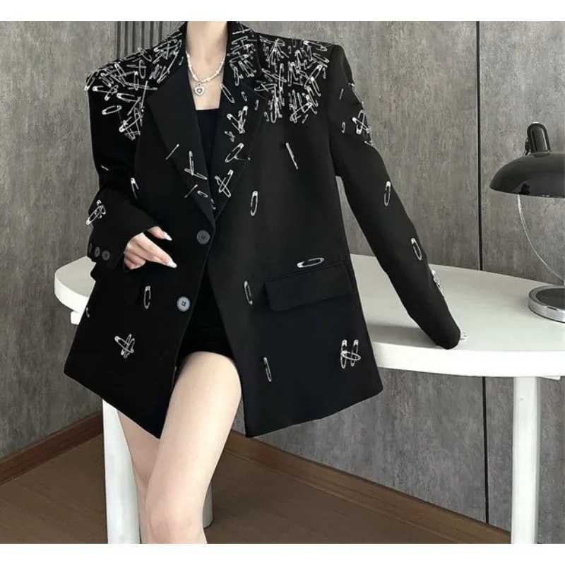 Handmade Safety Pin Decorated Loose Black Suit Jacket, Unisex Style for Spring and Autumn, Niche Design Casual Blazer Top