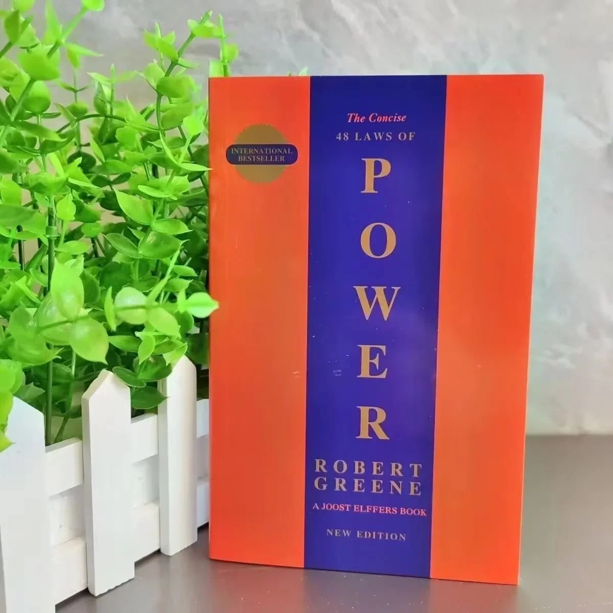 Buku bahasa Inggris hukum 48 ringkas oleh Robert Greene kepemimpinan politik buku motivasi filosofi politik untuk dewasa