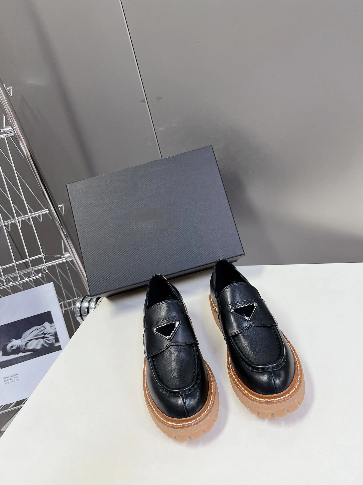 Fashion thick bottom casual thick bottomed Loafers, heightened casual, thick bottom versatile, leather layer material.