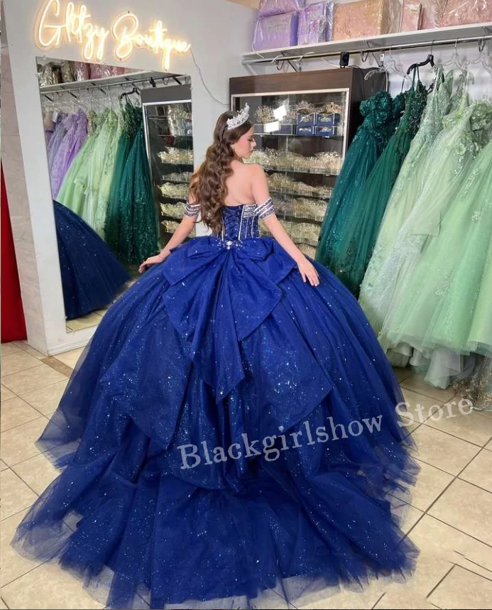 Marineblaue Prinzessin-Ballkleider, Quinceanera-Kleider 2022, funkelnd, eine Schulter, Perlenapplikation, eingelegte Pailletten, Mexiko-Abschlussball, individuell