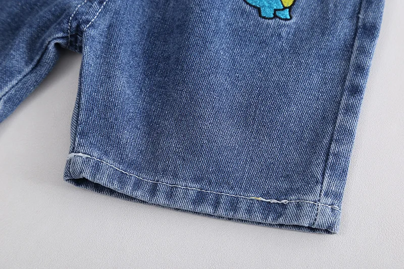Sommer-Tageskleidungsset für Kleinkinder, Jungen, Cartoon-Dinosaurier-Stickerei, kurzärmeliges Poloshirt, lockere Jeansshorts, Anzug – Detail 5