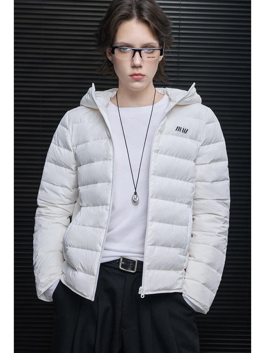 

Белая укороченная женская пуховая куртка с капюшоном, новая модель 2025 года, зимняя, премиум-класса, очень красивая, в уличном стиле, прямого кроя, 90% пуха