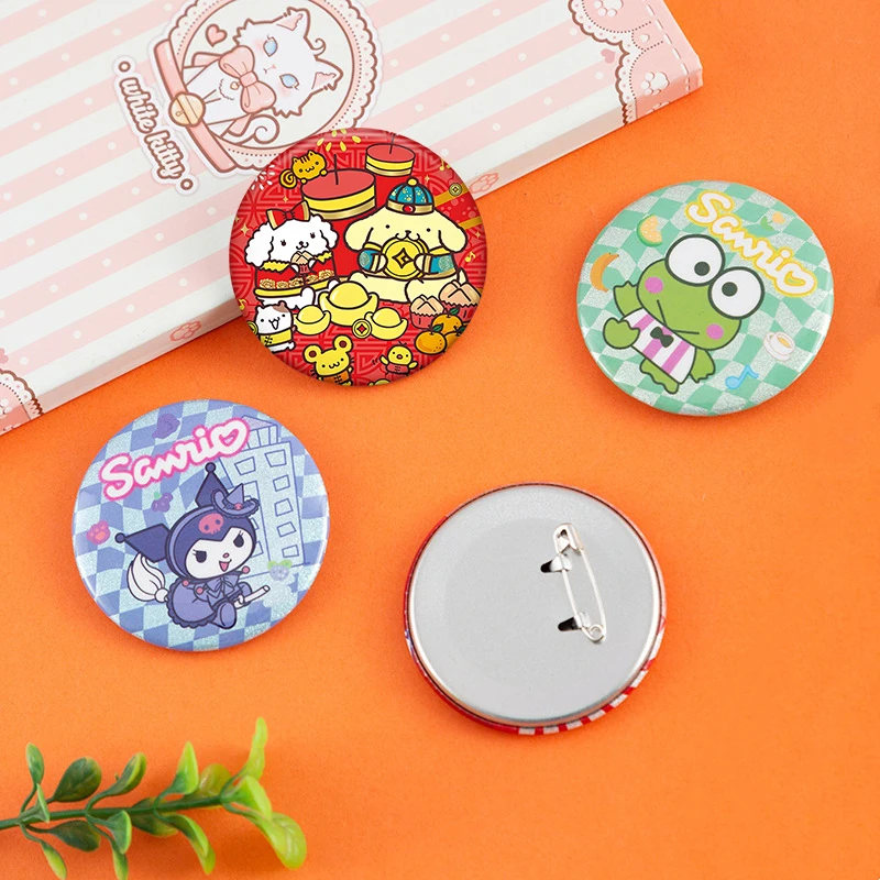 Anime Hello Kitty Kuromi Figurka Cinnamoroll Pochacco Melody Odznaka Kreskówkowa Przypinka do Cosplayu Okrągła Broszka z Blachy na Plecak