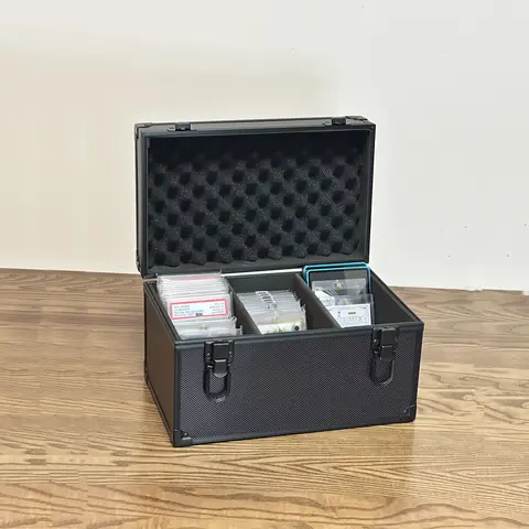 Förvaringslåda i aluminiumlegering för samlarkort, kortfodral med 3 rader för PSA-, BGS- och SGC-graderade kort, kapacitet för 65+ kortinnehavare 10 best sales PSA-kortfodral - №9