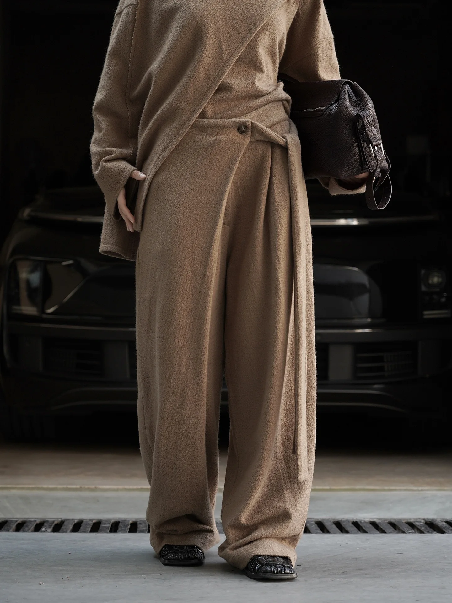 Fashionable light and mature style with slanted placket and tied Western pants, loose and trendy pants for women