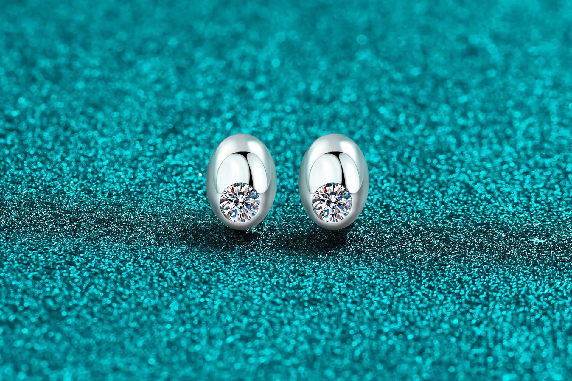 Elegant PT950 Platinum Fashionable 0.4-carat Moissanite Stud Earrings, Sparkling Little Bean Finely Inlaid with Diamonds