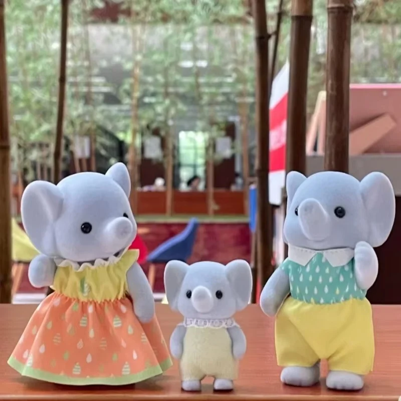 Sylvanian Families Panda Elefantes Familia de tres figuras de Anime lindo juguete de ensamblaje para niños juguetes para jugar a las casitas regalos de cumpleaños