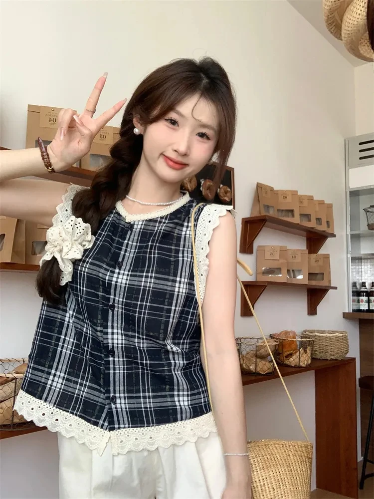 

Women Top Plaid Shirt 2025 New Casual Round Neck Single Breasted Crop Top Summer Sweet Patchwork Lace Sleeveless Blouse