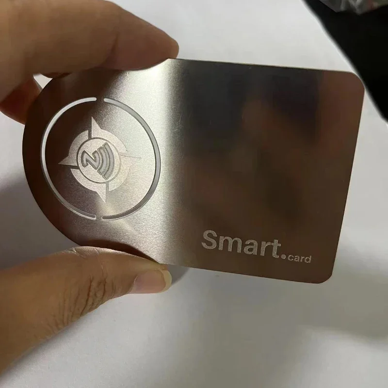 شعار مخصص الفولاذ المقاوم للصدأ Cr80 بطاقات معدنية فضية بطاقة عمل بالجملة نوعية جيدة بطاقة عمل فارغة في الأوراق المالية