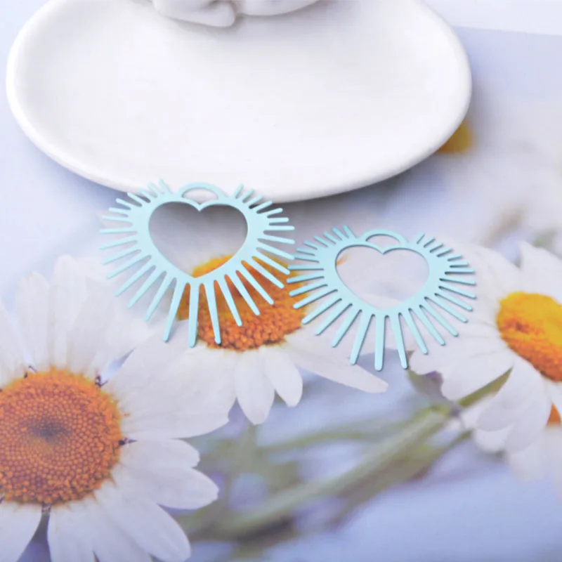 20 Stück AB8806 Messing-Schmuckanhänger in Hellgolden, Herz-Charms, fluoreszierendes Gelb, Anhänger für DIY-Schmuck, Ohrringe, Halsketten, Accessoires für Frauen – Detail 5