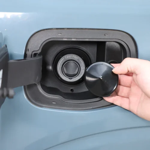 Imagen 1 del producto Tapa de tanque de combustible de coche, cubierta de polvo de relleno de combustible, antiobstrucción, accesorios de coche, vinilo negro, para Ford Maverick 2022-2025