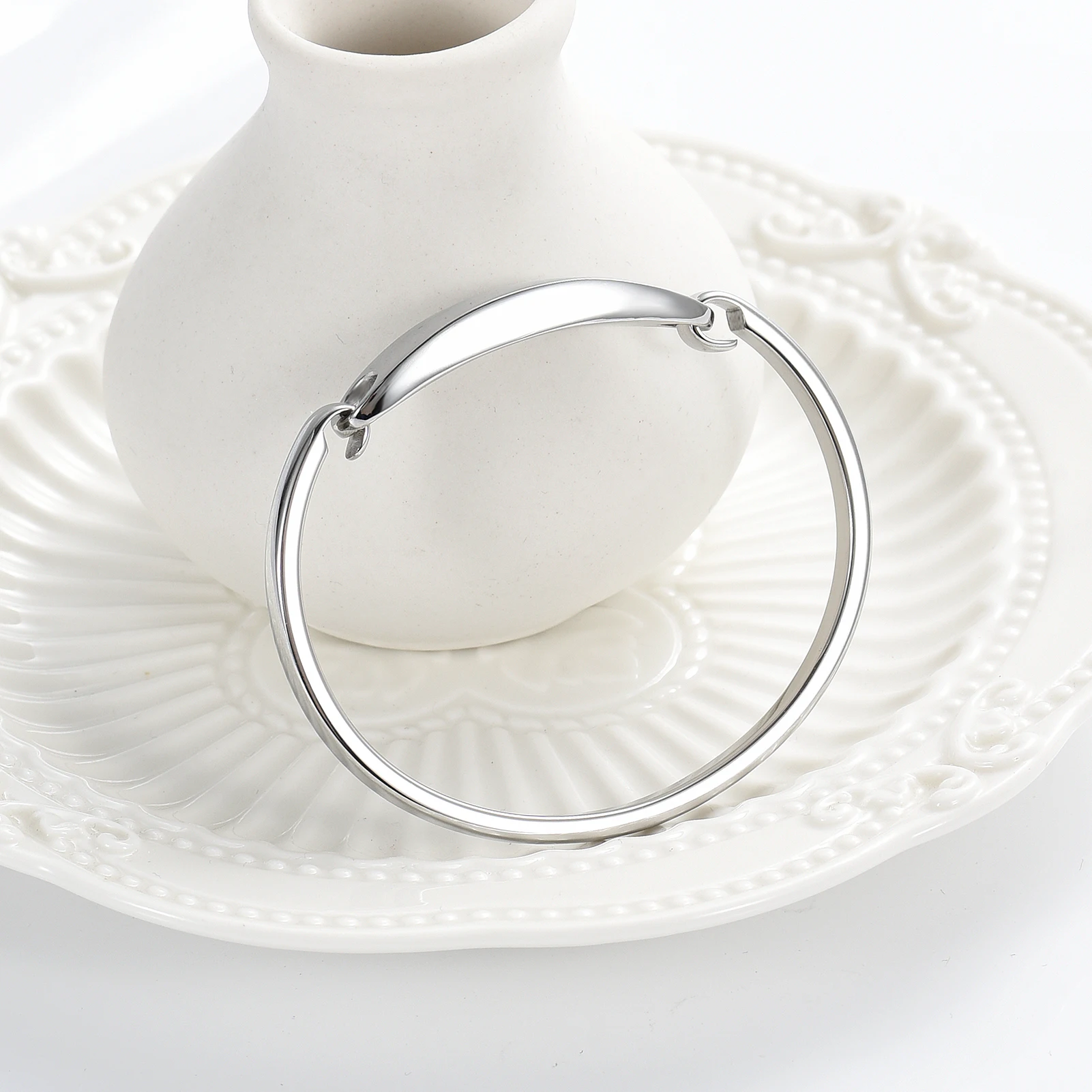 Stainless Steel Urn Bracelet Customize Cremation Bracelets Ashes Memorial For Human/Pet Ashes Keepsake Woman Bangle Jewelry