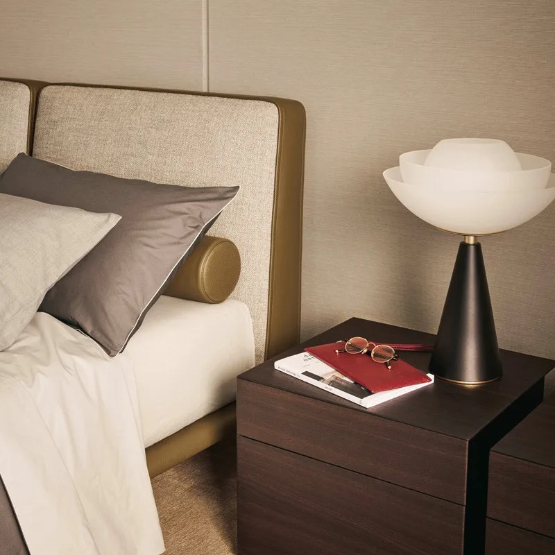 Итальянская минималистичная тканевая кровать, легкая роскошная двуспальная кровать, бытовая коммерческая кожаная кровать для спальни отеля