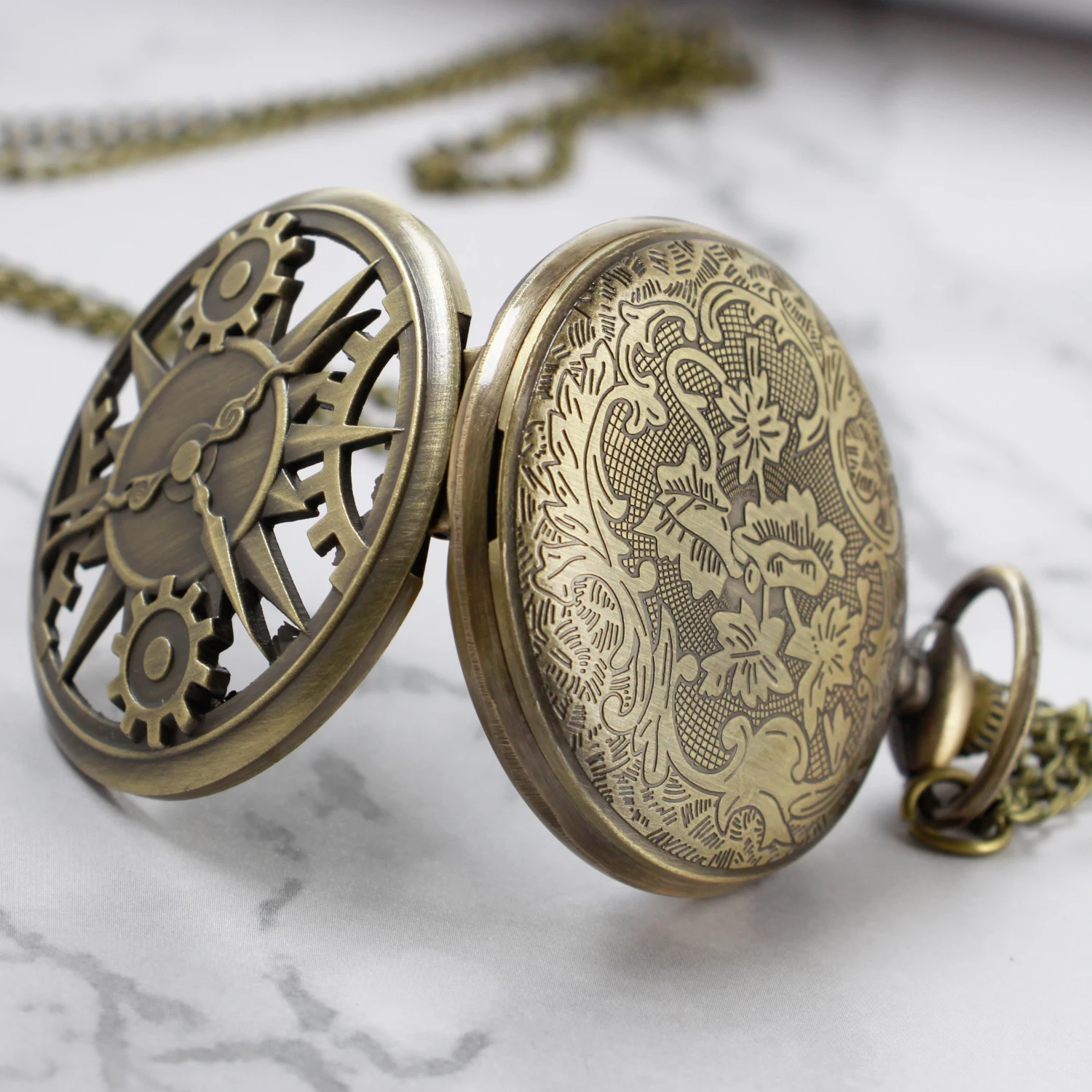 Antique Steampunk Bronze Hollow Gear Movement Quartz Pocket Watch Pendant Gift With Chain Pocket Watches Fob Watch Gift Boys Men