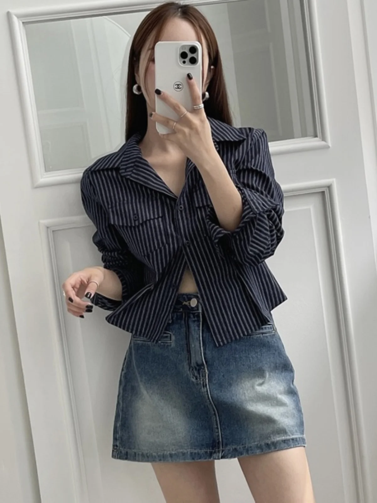 レトロなストライプ柄のウエストシェイプ女性用シャツ、ショートデザイン、折り返し襟、長袖、春のファッショントップス、韓国風、スリムフィット