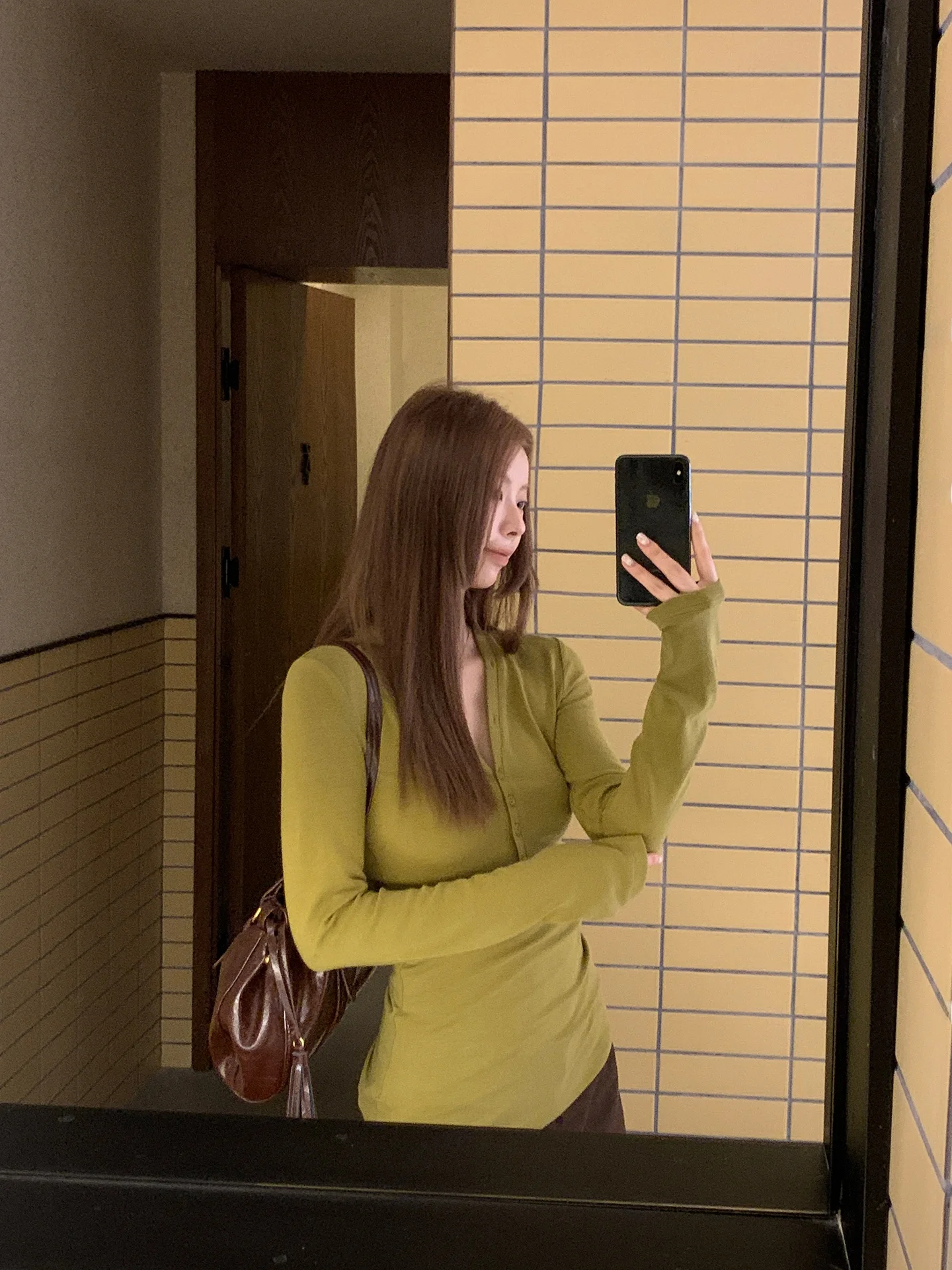 Red Celebri Long Sve Base irt Damen-T-Shirt, neu, 2025, Herbst-V-Ausschnitt, mittellang, einzigartig, schön, Top für den Pendelverkehr