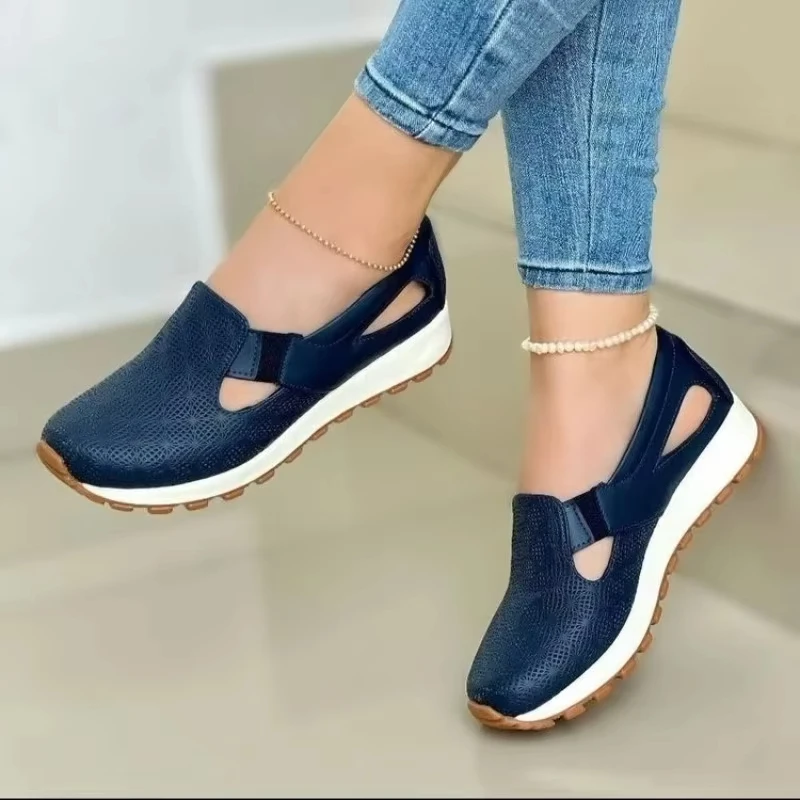 أحذية السيدات 2025 الصيف الانزلاق على المرأة أحذية فلكنيز موضة الجوف خارج أحذية رياضية النساء في الهواء الطلق تنفس حذاء مسطح غير رسمي