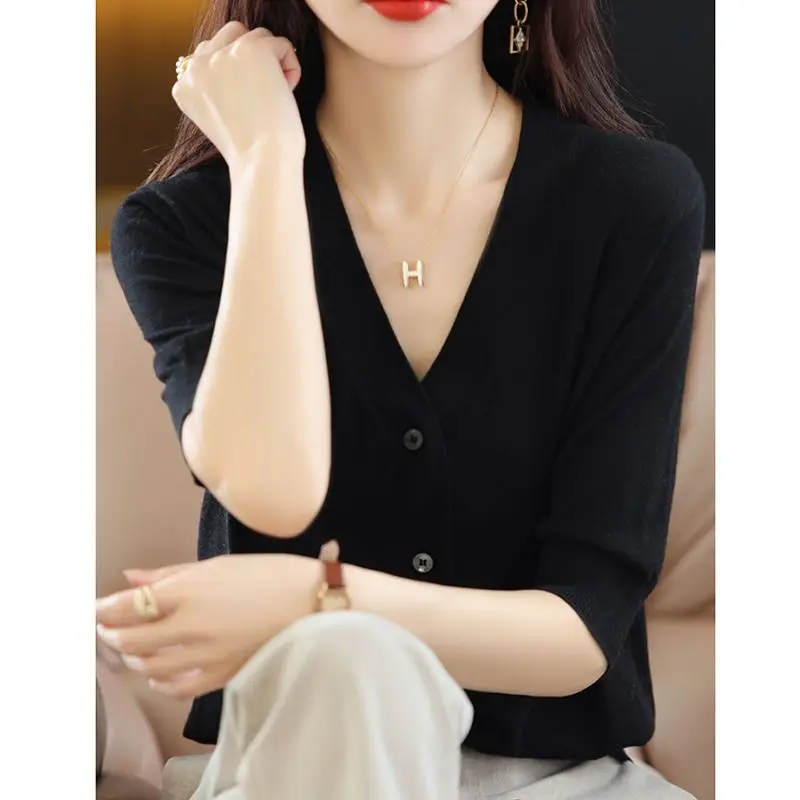 ملابس النساء أزياء الصيف الكورية عارضة زر بلون الخامس الرقبة نصف كم الإناث كل مباراة تظهر رقيقة الحياكة أعلى المحملة