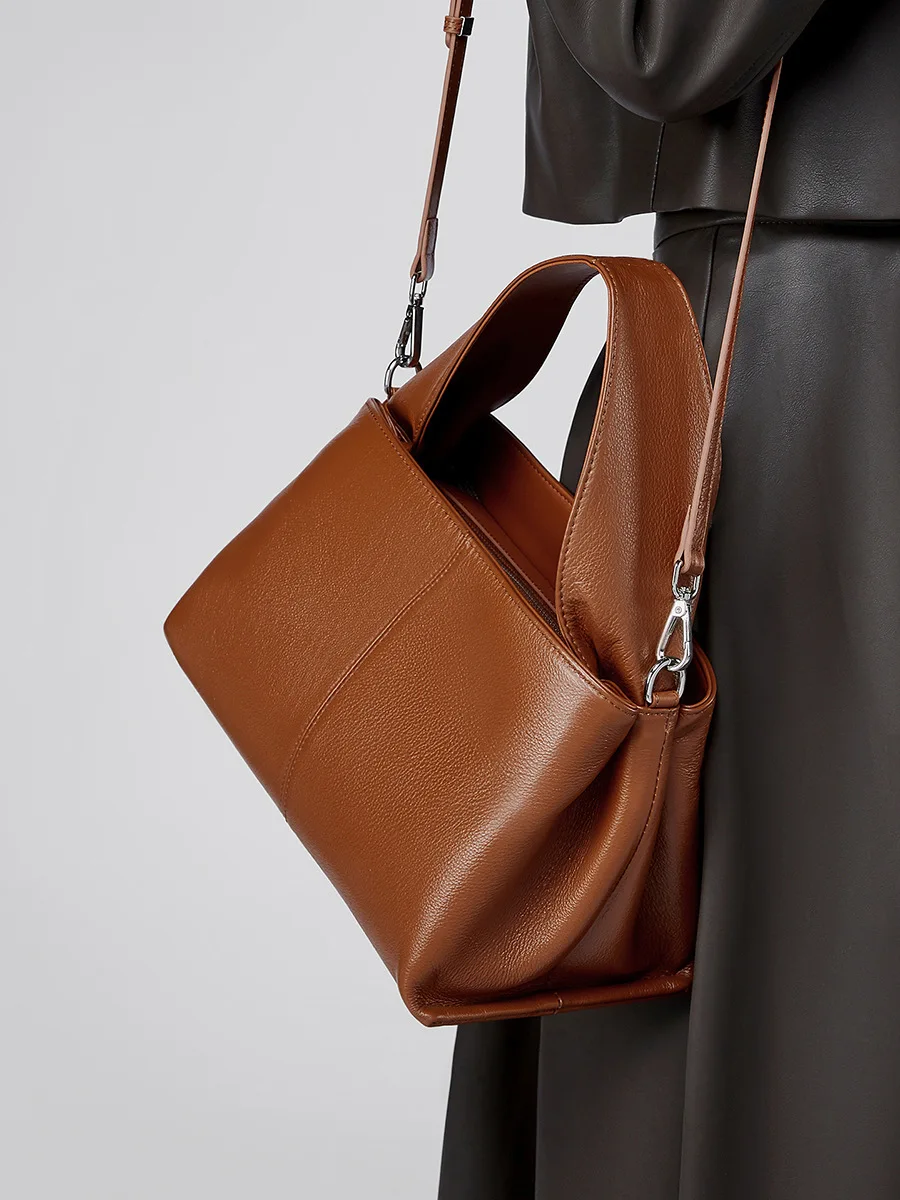

Women's Genuine Leather Commuting Crossbody Bag 2025 New Head Layer Cowhide Zipper Closure Shoulder Bags Classic Elegant Handbag