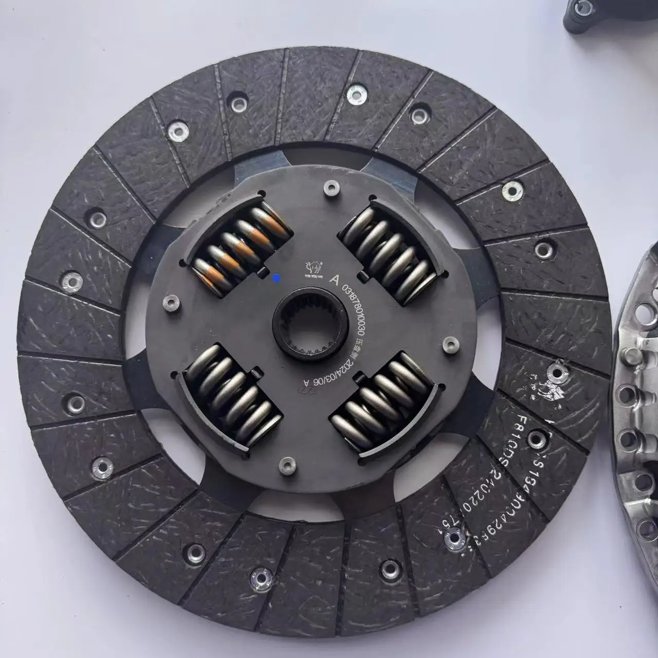 SAIC MAXUS Kit Kopling 2.0 Asli untuk Mesin LDV T60 V90 D20 C00074697 C00074698 C00229941