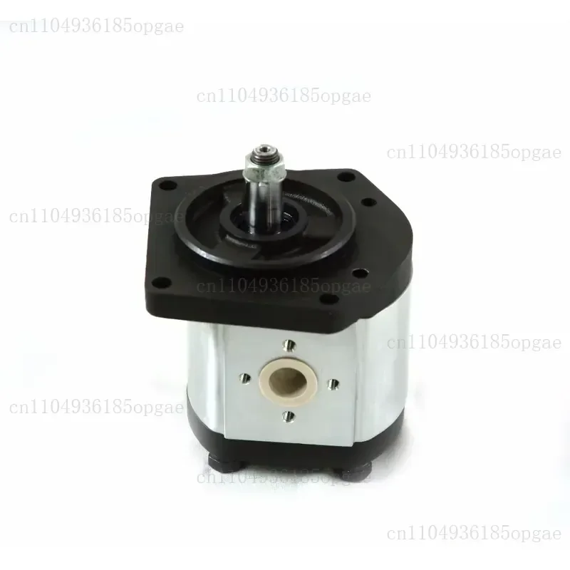 Tractor Oil Gear Pump 16 cm Displacement 2 HP 200 Bar Pressure 1/2 Inch Connector 1.5 Year Warranty