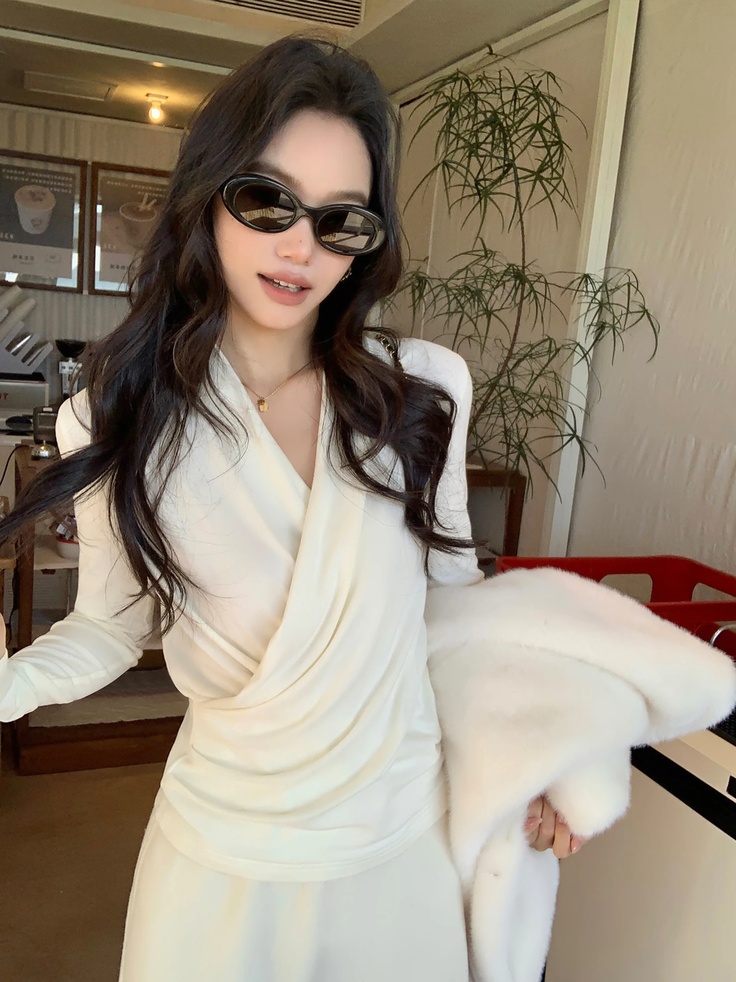 

Ele Long Sve Knitted Sweater Women's Slim Fit V-Ne Top Pusumede White Cross Ele Sle Faion Inner Wear