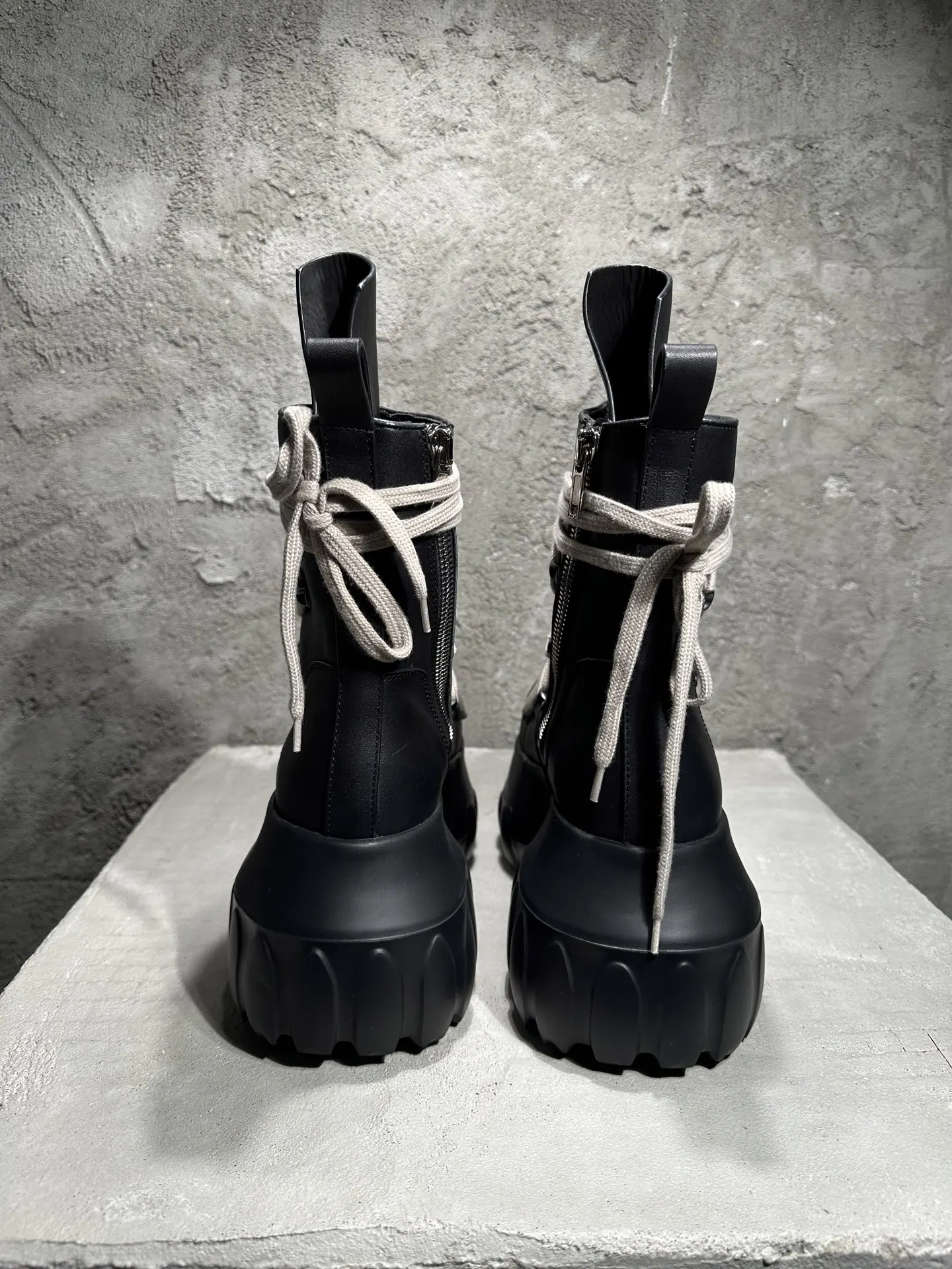 Men's High Top Shoes Woman Platform Sneakers Leather Lace Up Gothic Heels Luxury Vintage Trendy Designer Black Boots