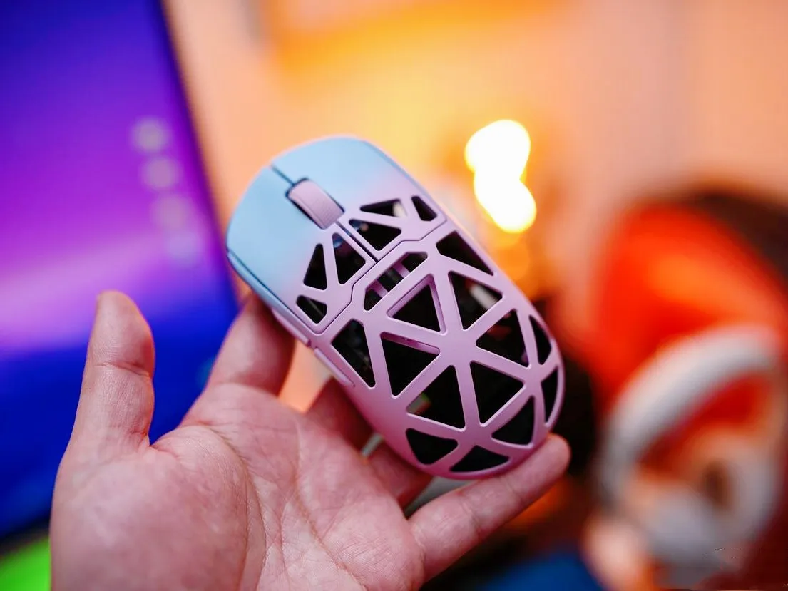 

MCHOSE AX5 V2 Magnesium Alloy Wireless Bluetooth Game Mouse Sakura Snow Girl Hollow Out PAW3950 8K M HUB Ex Lightweight Mouse