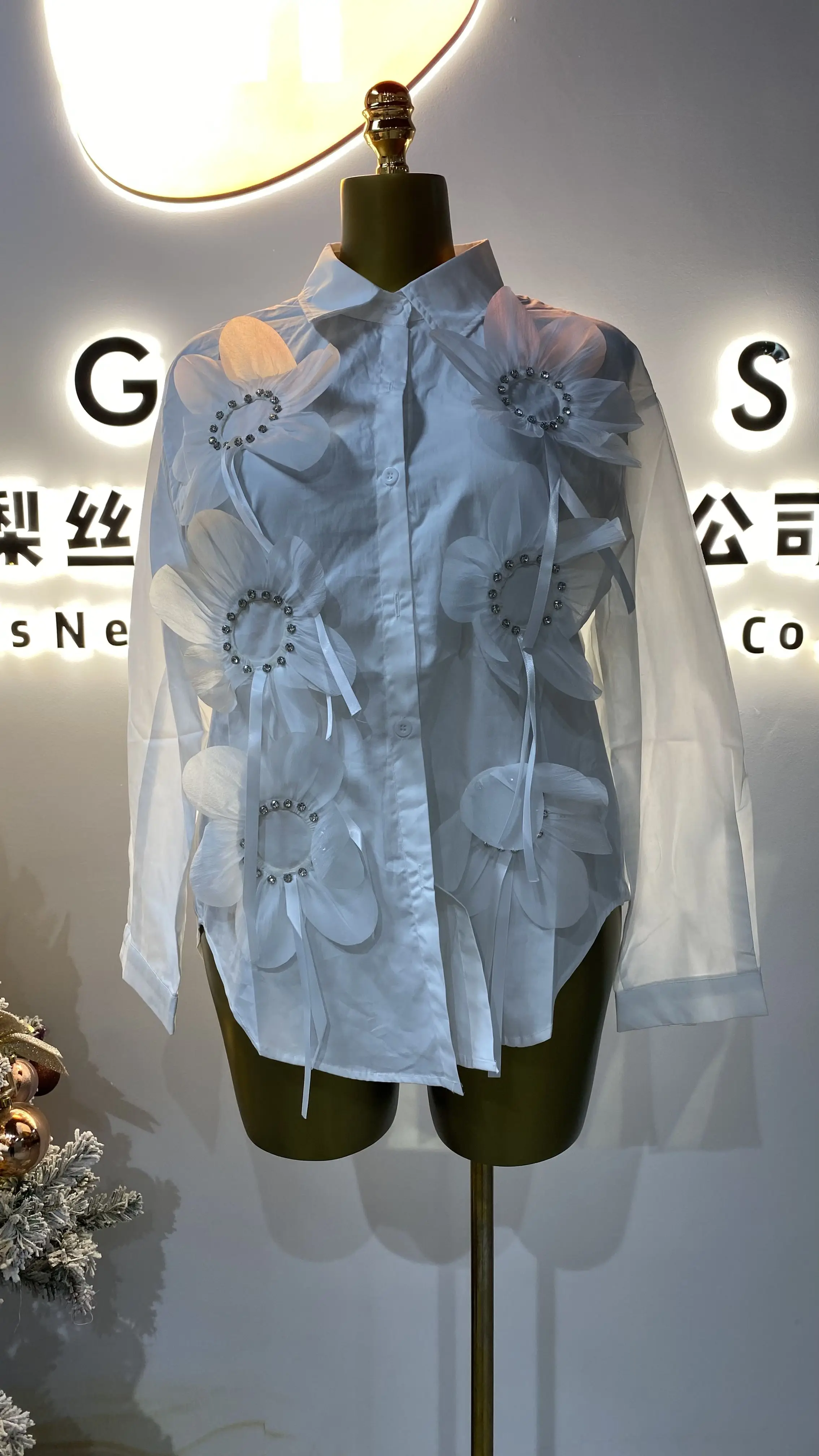 Boutique al por mayor 2025 otoño nueva moda bordado slim fit suelto versátil temperamento camisa de manga larga para mujer-GZMM390