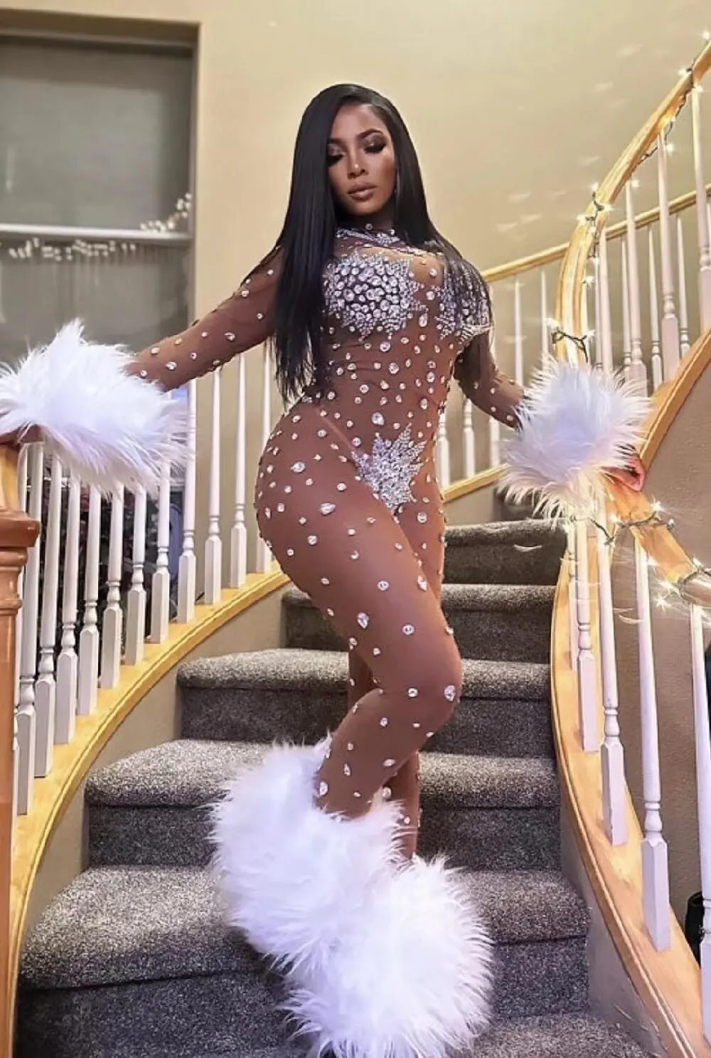 Mono elástico de plumas y diamantes de imitación de lujo para mujer, traje de bailarina para actuación en club nocturno, traje Sexy de malla de manga larga