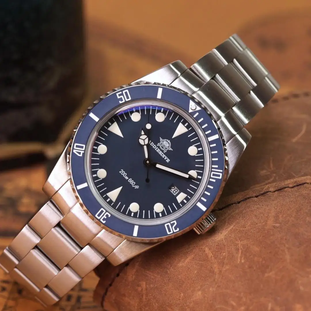 

ADDIESDIVE 39mm Quartz Watches 316L Stainless Steel BGW9 Blue Luminous 20Bar Waterproof AD2068 Display Calendar Men's Watches
