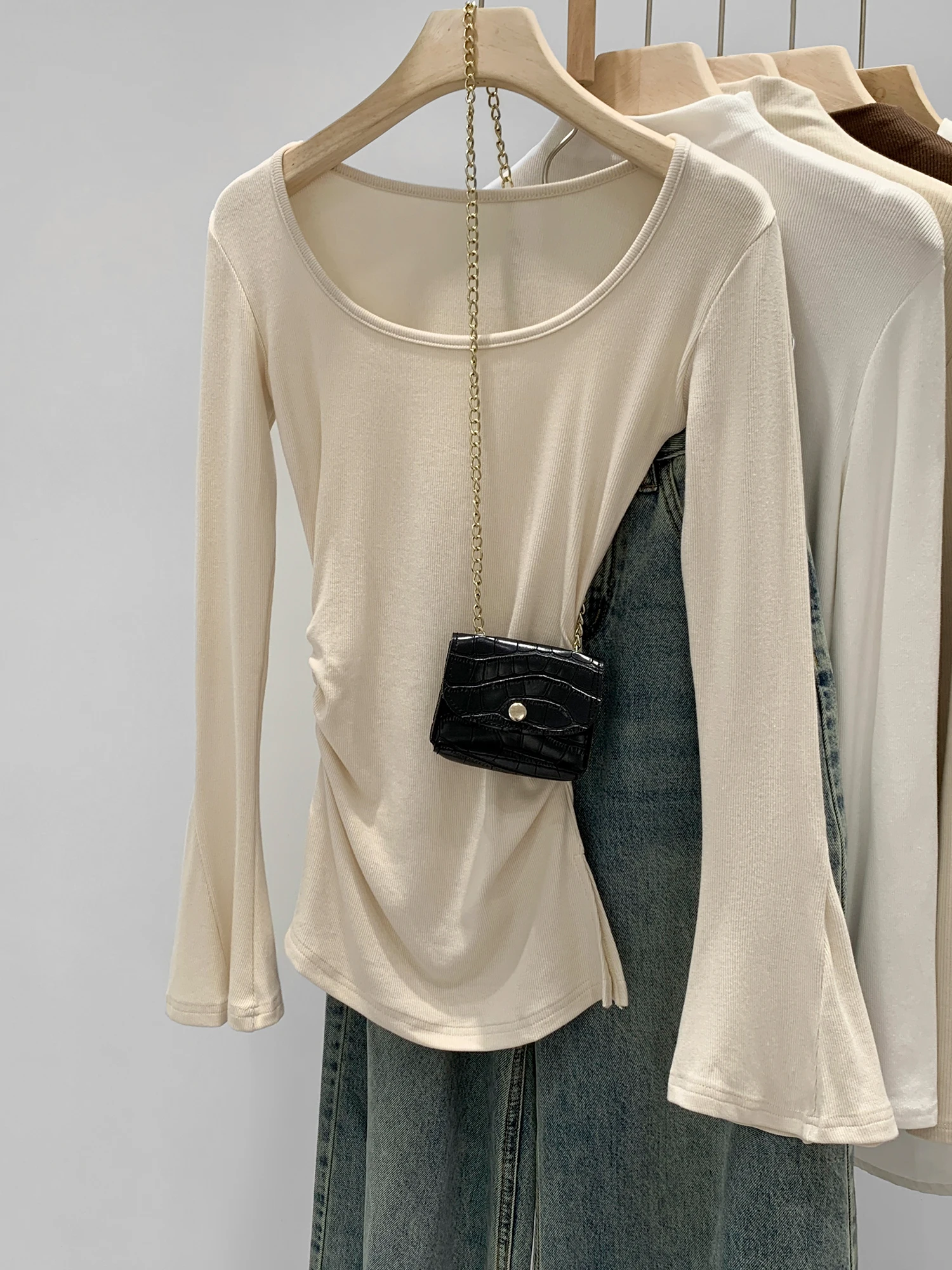 Elegant Waist-Cut Bell Sleeve T-Shirt Women's Fitted Base Shirt Inner Wear Top Korean Style Commute Fashion Regular Fit Long ...