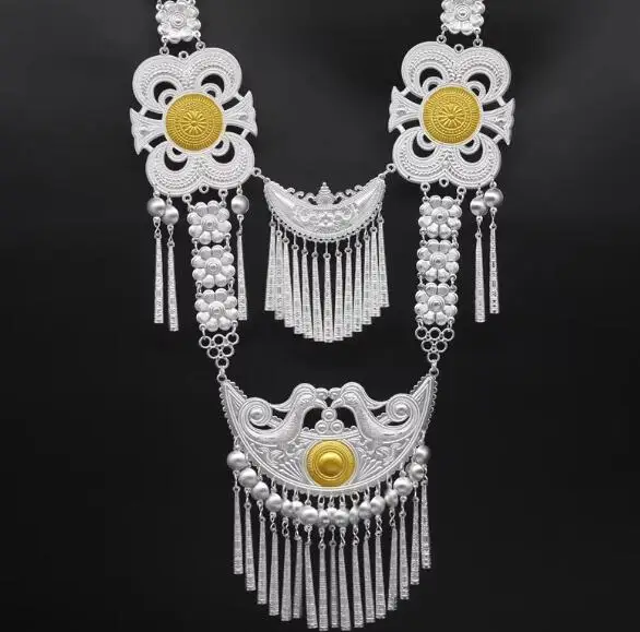 

Chinese Yi Liangshan Traditional Bridal Dress Stage Silver Jewelry Necklace