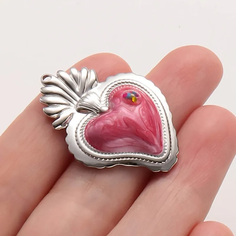 2 Stück Perlmuttrosa/Hot Pink Emaille-Anhänger mit heiligem Herz für Schmuckherstellung, Flammen-Liebes-Anhänger, handgefertigte Halskette, Geschenk – Detail 8