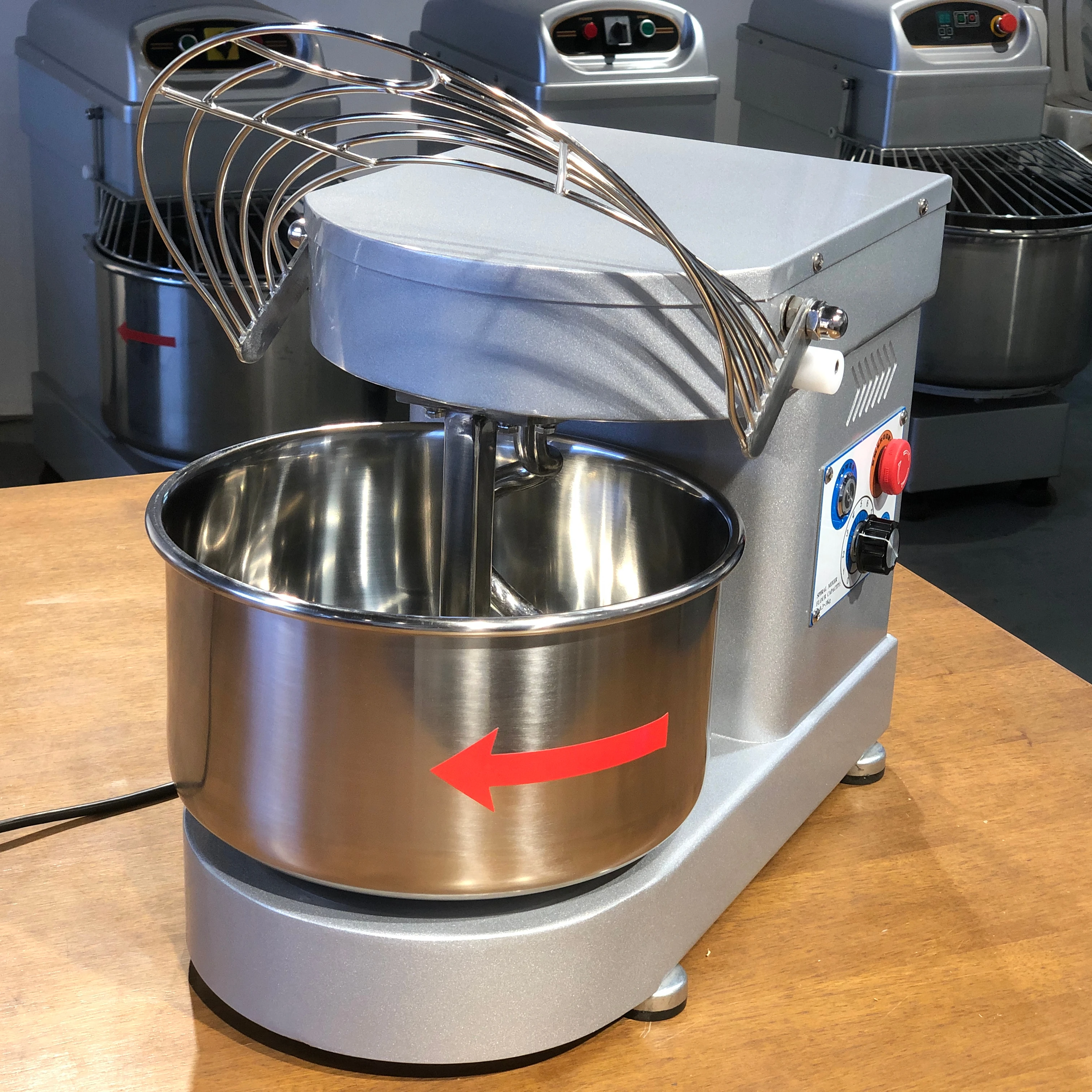 New Arrival Bakery Machine Factory Cheap Price Kneader Amasadora Spiral Dough Mixer From China for Home Use 3KG 7L